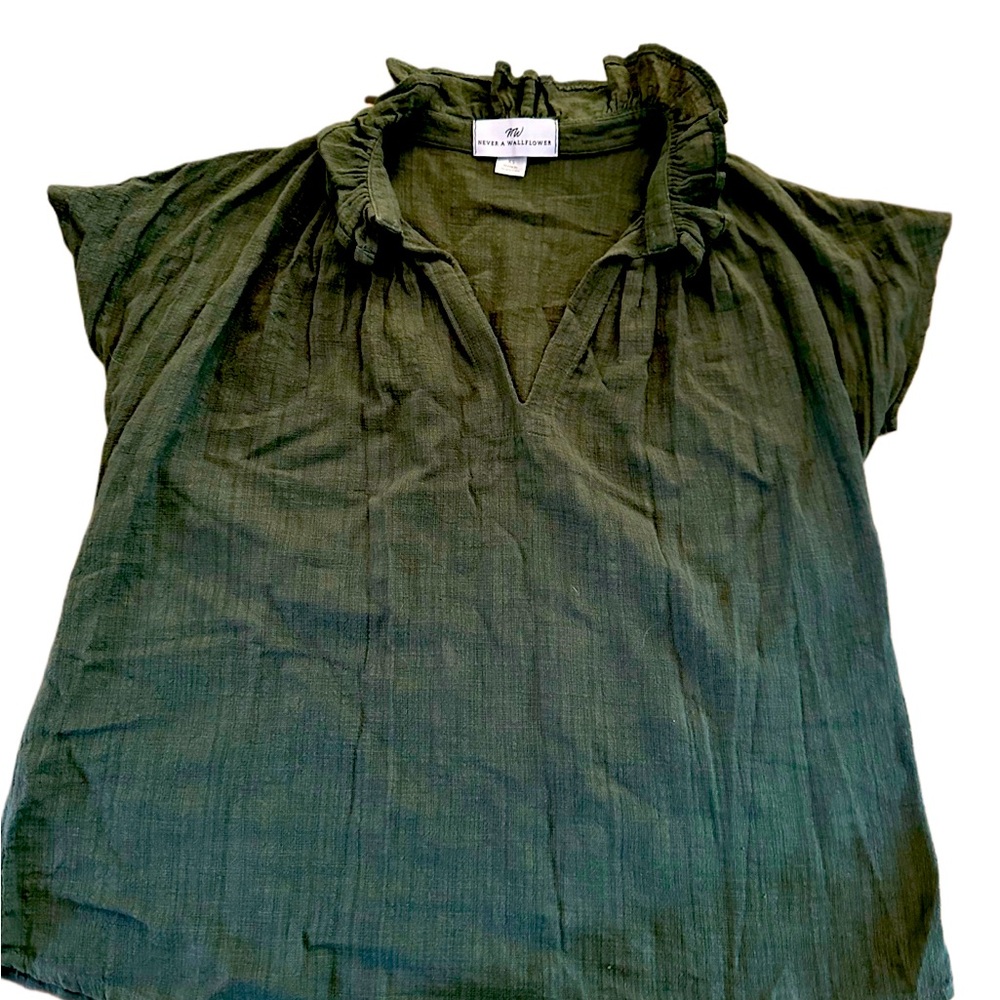 Never a Wallflower Vicki top in XS. Like new condition.
